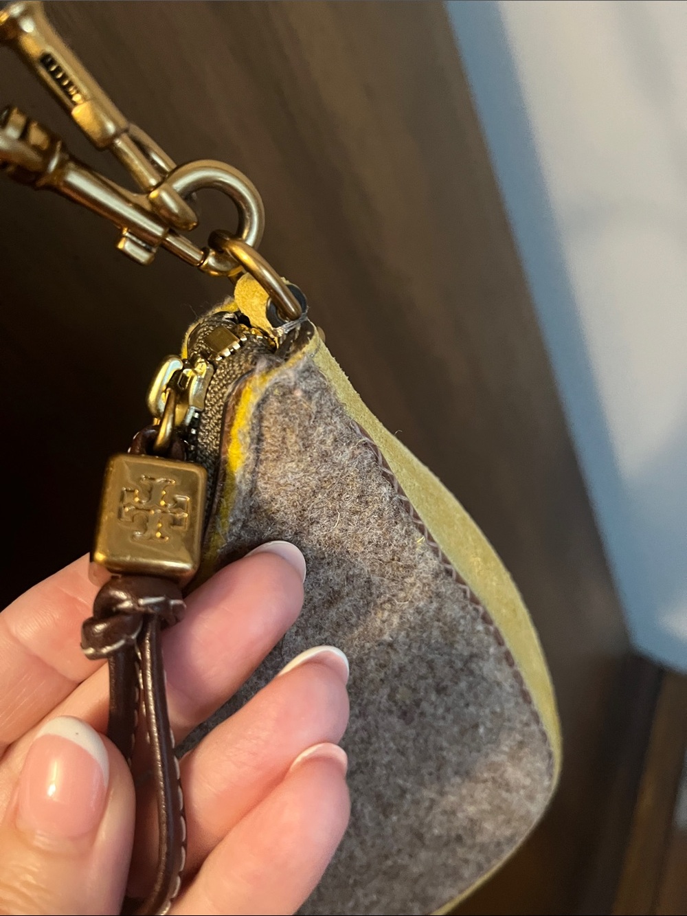 Tory Burch Mercer Gray Felt Shoulder Bag with Yellow Trim - Picture 3 of 10